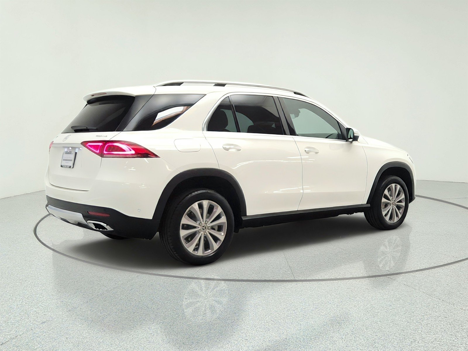 Certified Used 2023 Polar White Mercedes-Benz GLE 350 4MATIC® SUV image 5