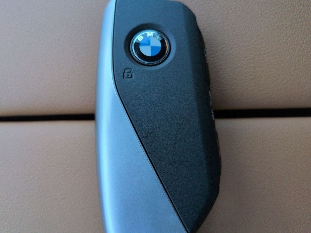 New 2026 Mineral White Metallic BMW xDrive50e image 30