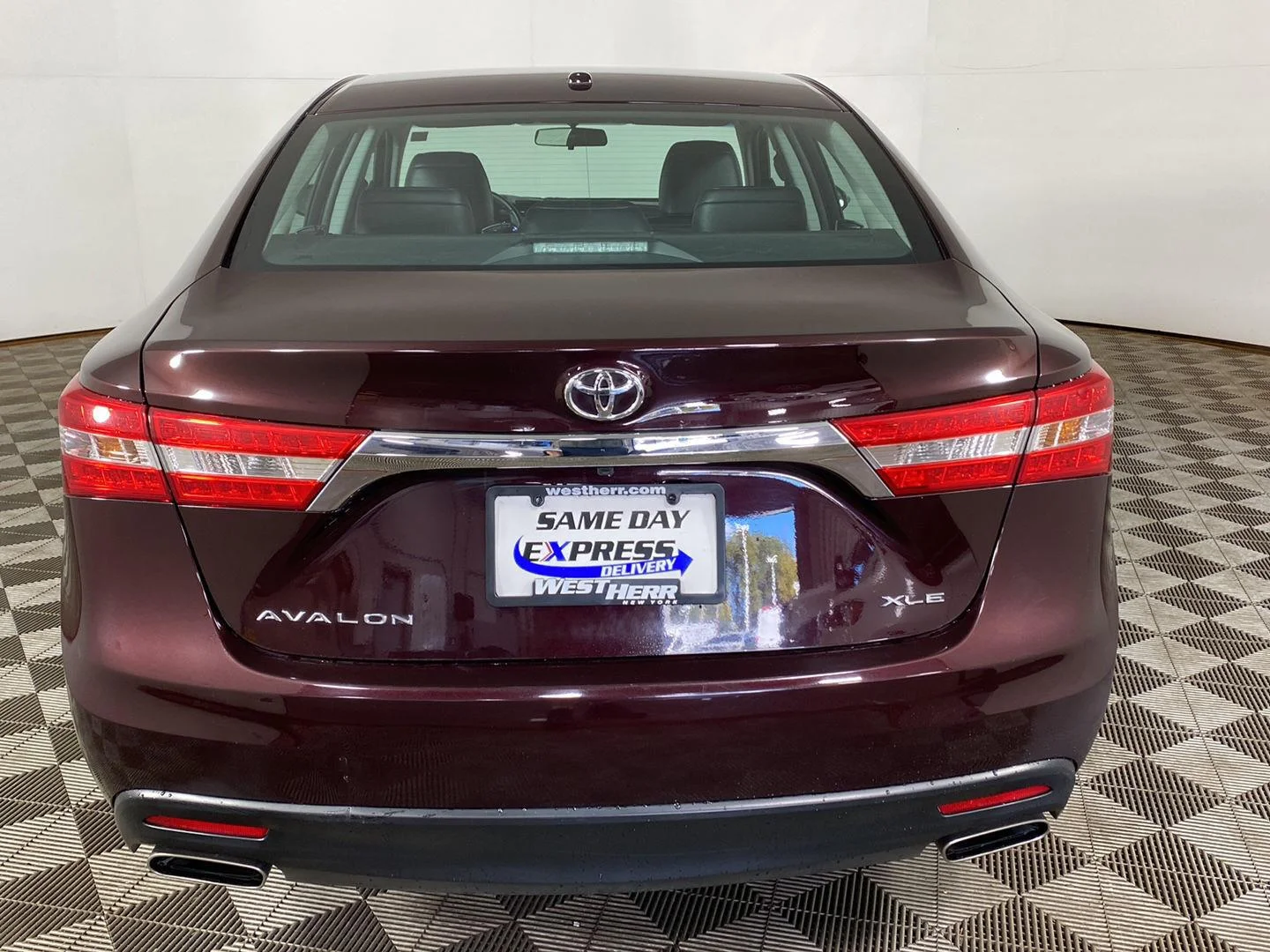 Used 2015 Sizzling Crimson Mica Toyota XLE image 5