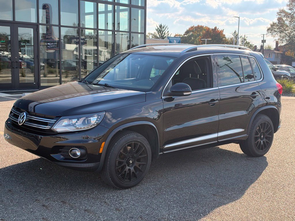 Used 2015 Black Volkswagen R-Line image 1