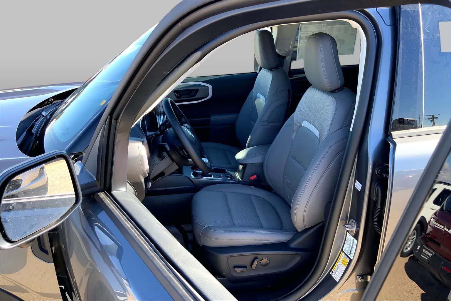 New 2025 Carbonized Gray Metallic Ford Badlands image 9