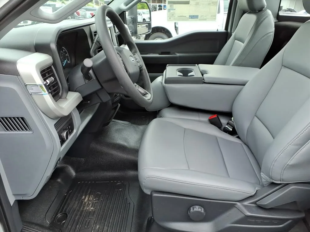 New 2026 Oxford White Ford F-350® XL image 4