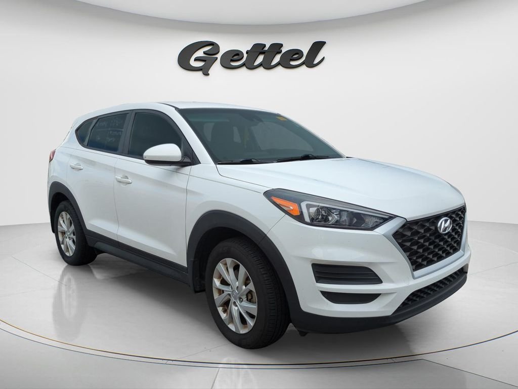 Used 2020 White Hyundai SE image 13