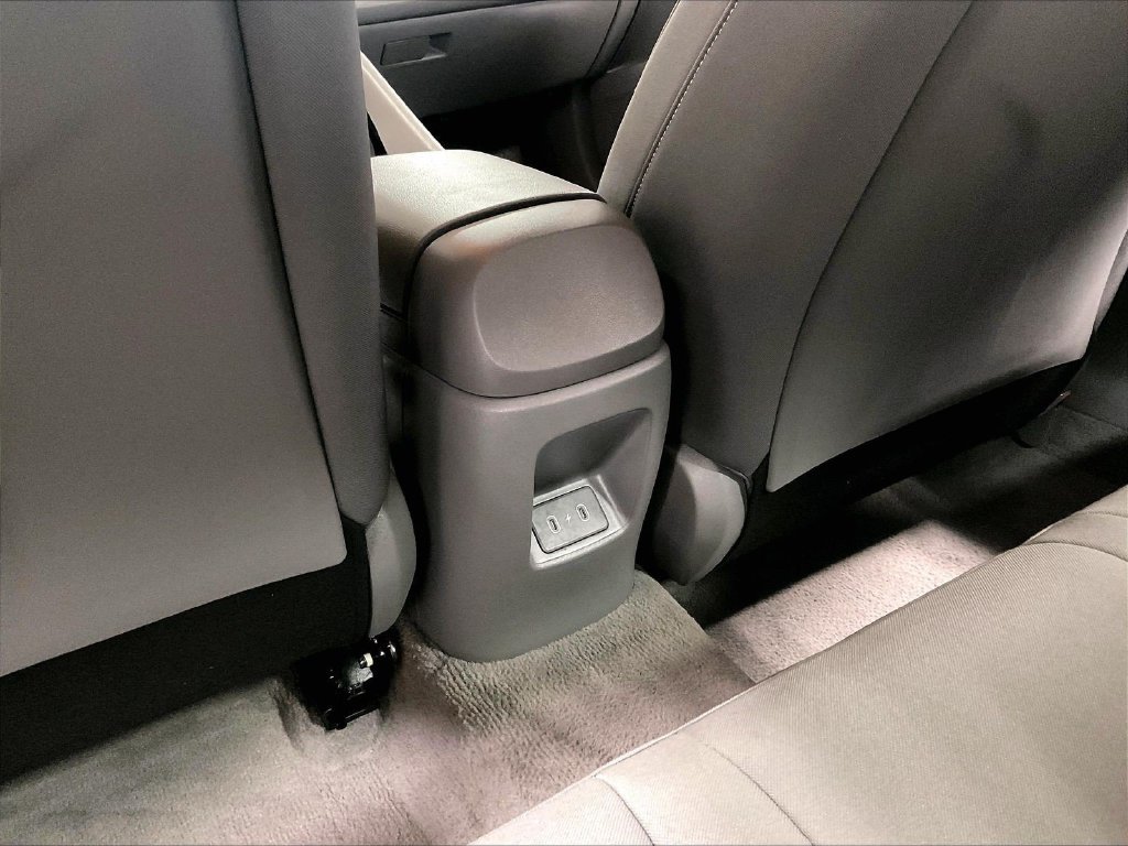 Used 2025 Black Hyundai SEL Sport image 27