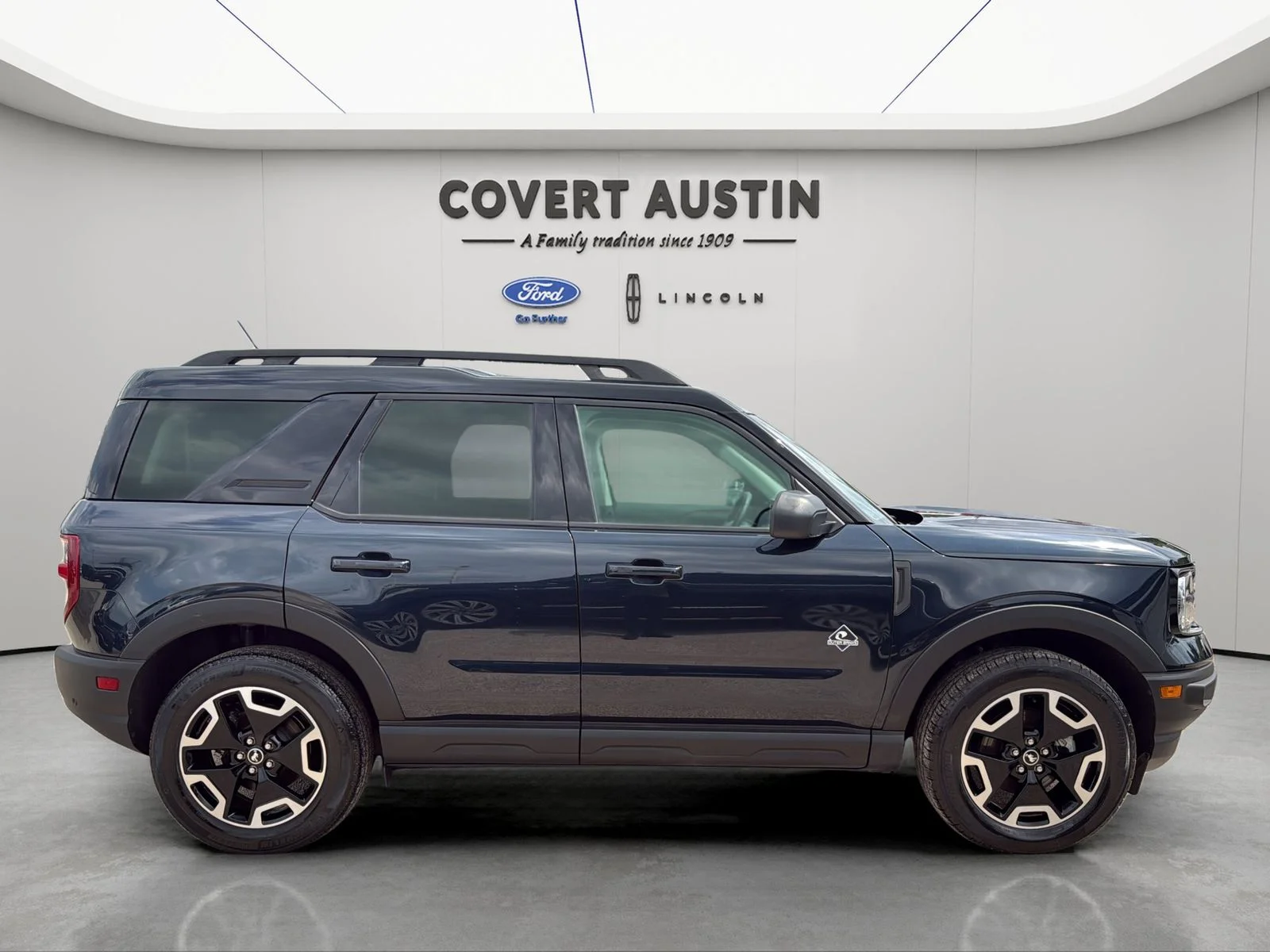 Used 2023 Blue Ford Outer Banks image 6