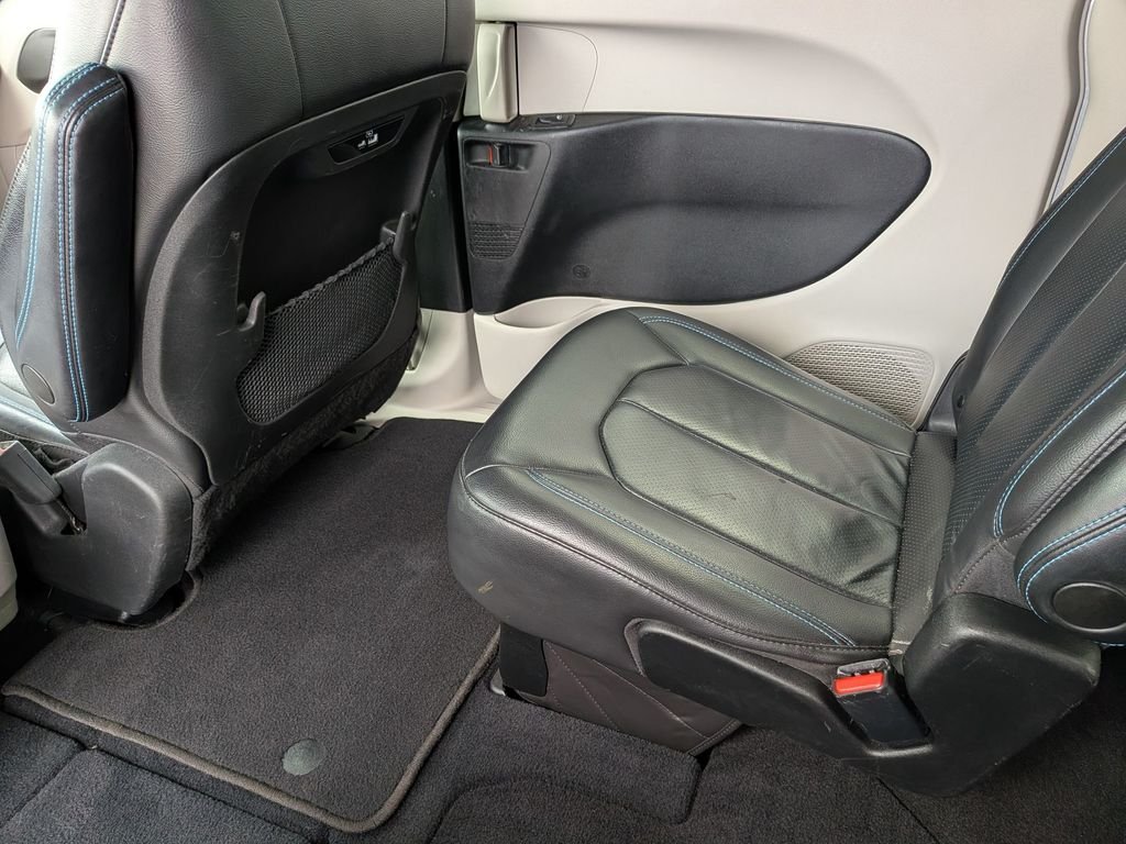 Used 2021 Silver Chrysler Touring L image 23