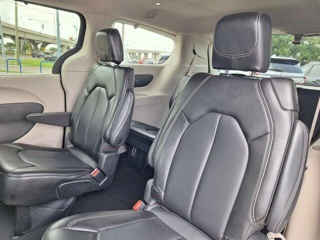 Used 2023 Brilliant Black Crystal Pearlcoat Chrysler Touring L image 24