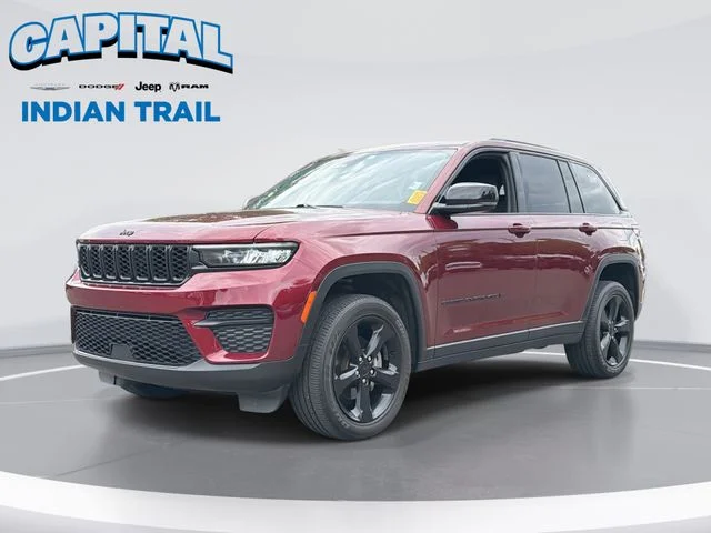 Used 2023 Red Jeep Altitude X image 1