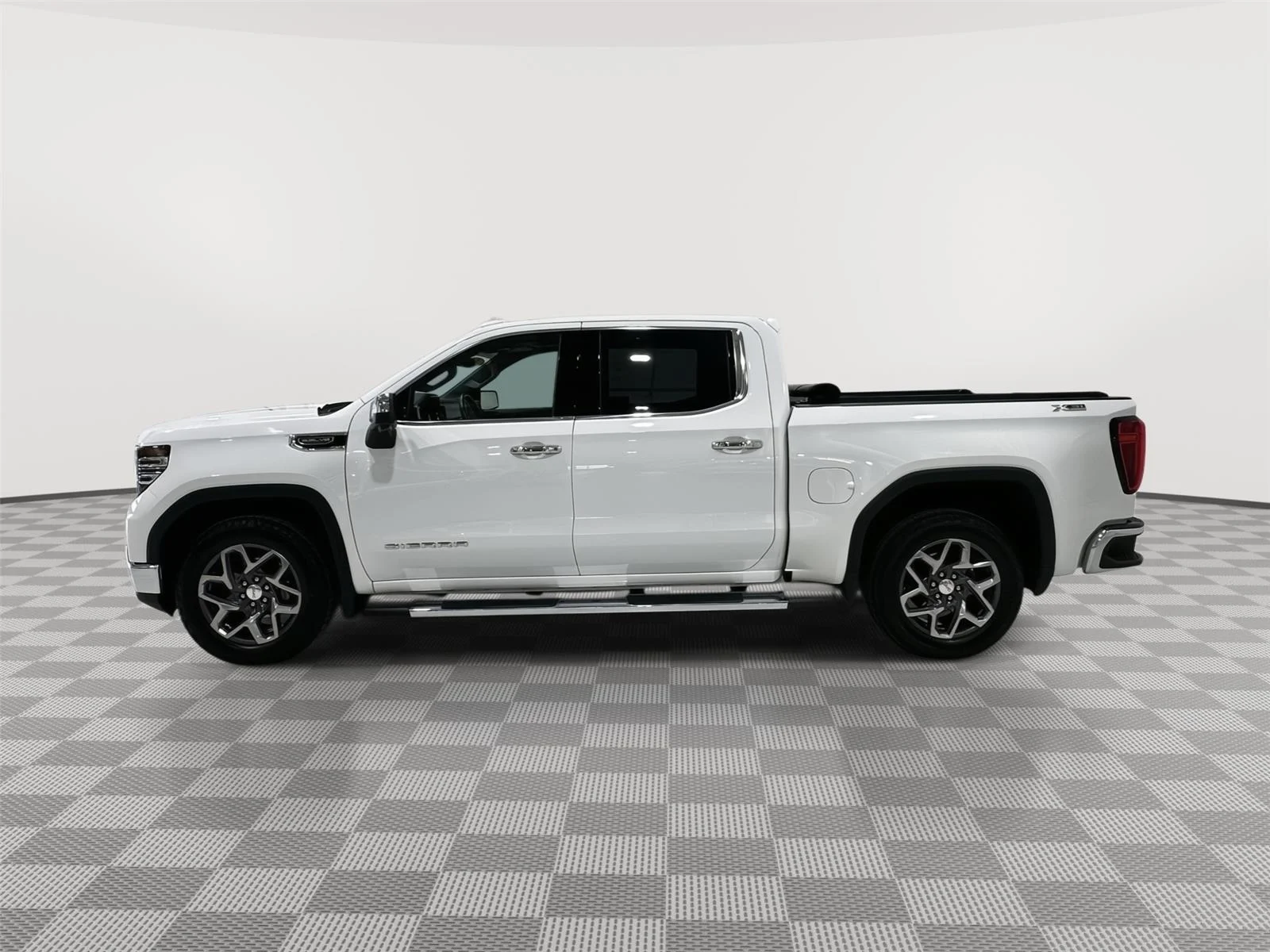 Used 2024 GMC Sierra 1500 SLT with VIN 1GTUUDED4RZ237916 for sale in Alexandria, Minnesota
