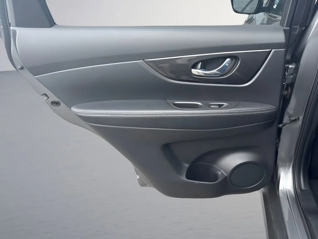 Used 2018  Nissan SV image 27
