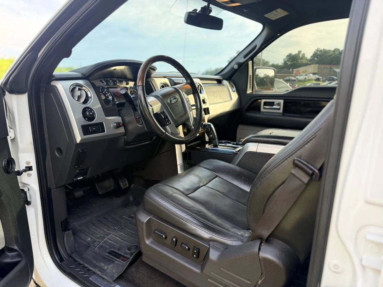 Used 2014 White Ford Platinum 4x4 4dr SuperCrew Styleside 5.5 ft. SB image 18