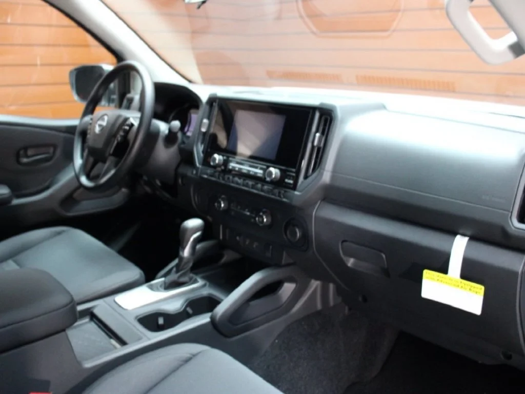 New 2027 Glacier White Nissan King Cab® S image 9