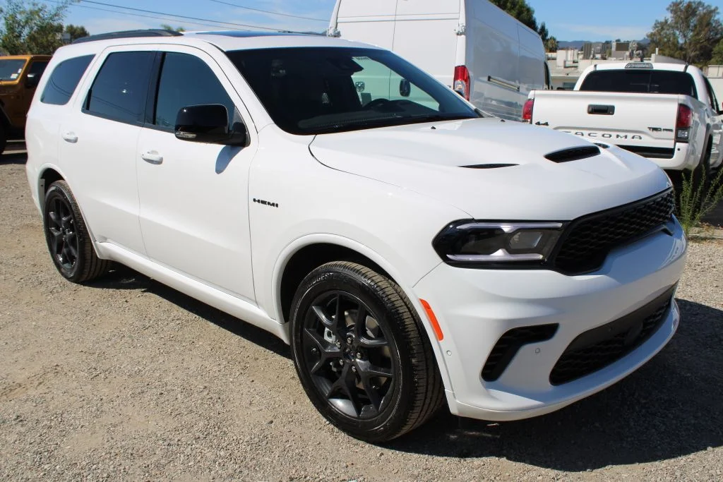New 2026 White Knuckle Clear-Coat Exterior Paint Dodge GT Plus HEMI V8 image 3