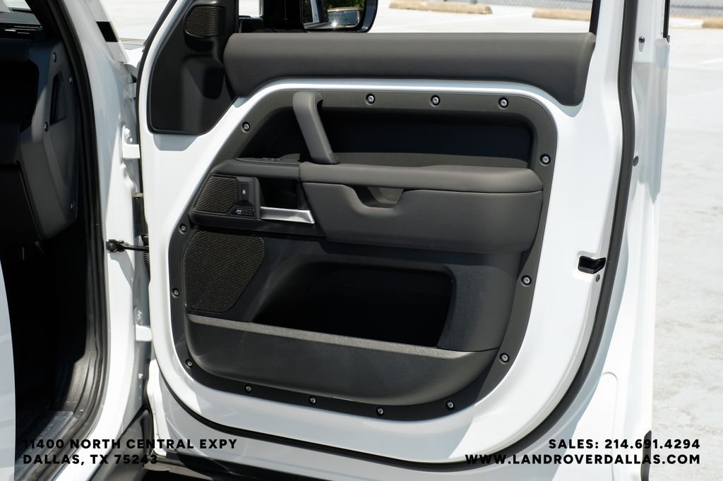 New 2026 Fuji White Land Rover X-Dynamic SE image 47