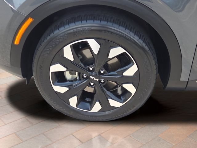 Certified Used 2024 Gray Kia X-Line image 25