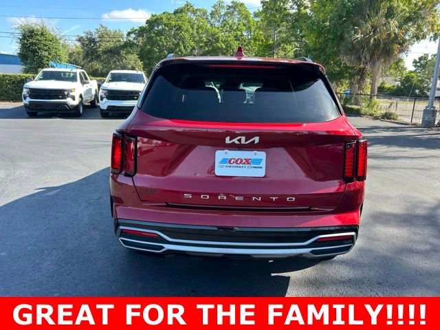 Used 2022 Passion Red Tintc Kia S image 5