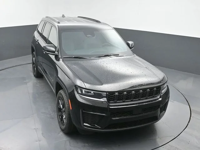 New 2026 Diamond Black Crystal Pearl-Coat Exterior Paint Jeep Altitude image 36