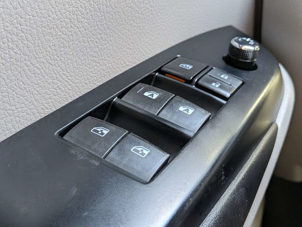 Used 2016 Gray Toyota XLE V6 image 26