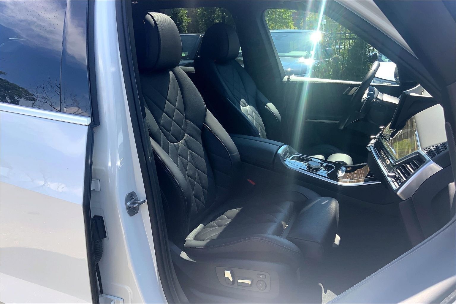 Used 2024 Alpine White BMW xDrive40i image 8