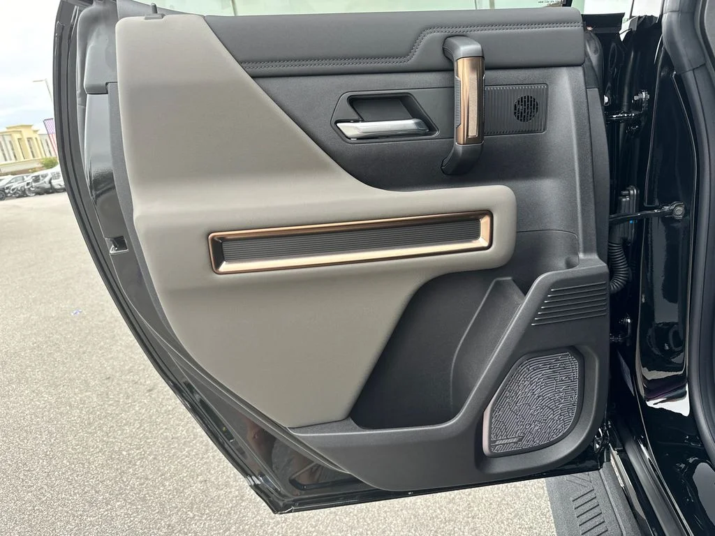 Used 2025 Black GMC 2X image 21
