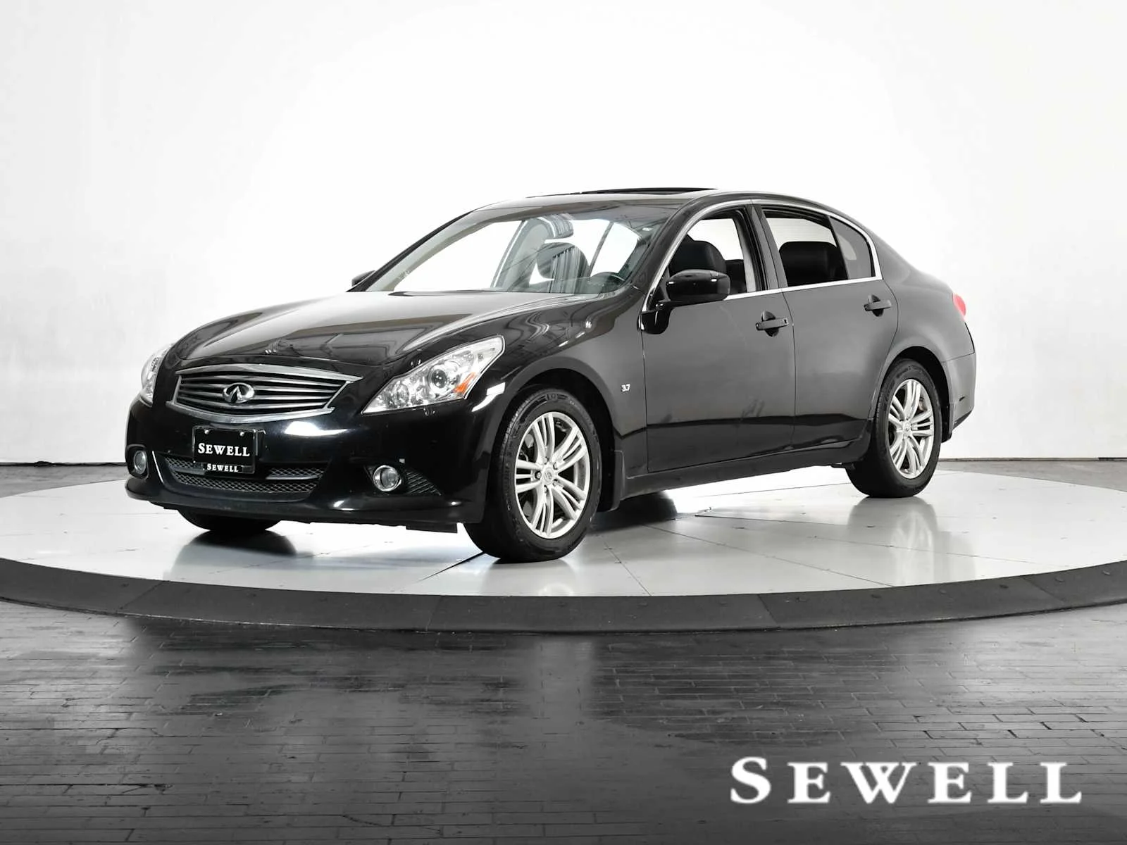 Used 2015 Black Obsidian INFINITI  image 1