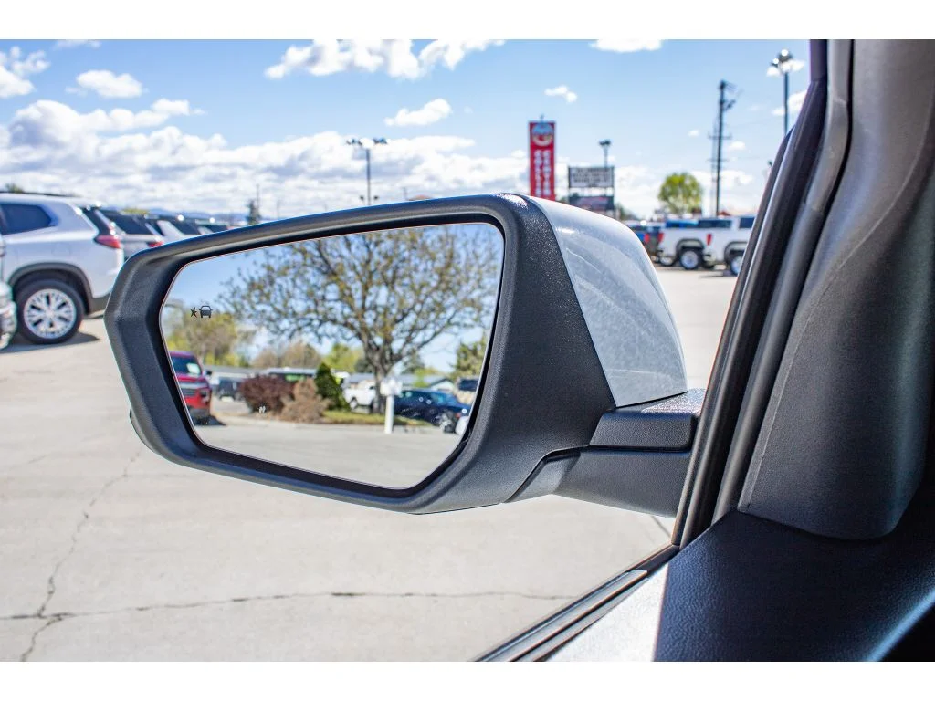 Used 2024 Summit White Chevrolet LT image 28