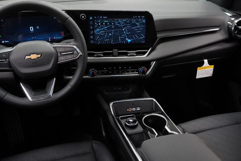 New 2027 Mosaic Black Metallic Chevrolet LT image 14