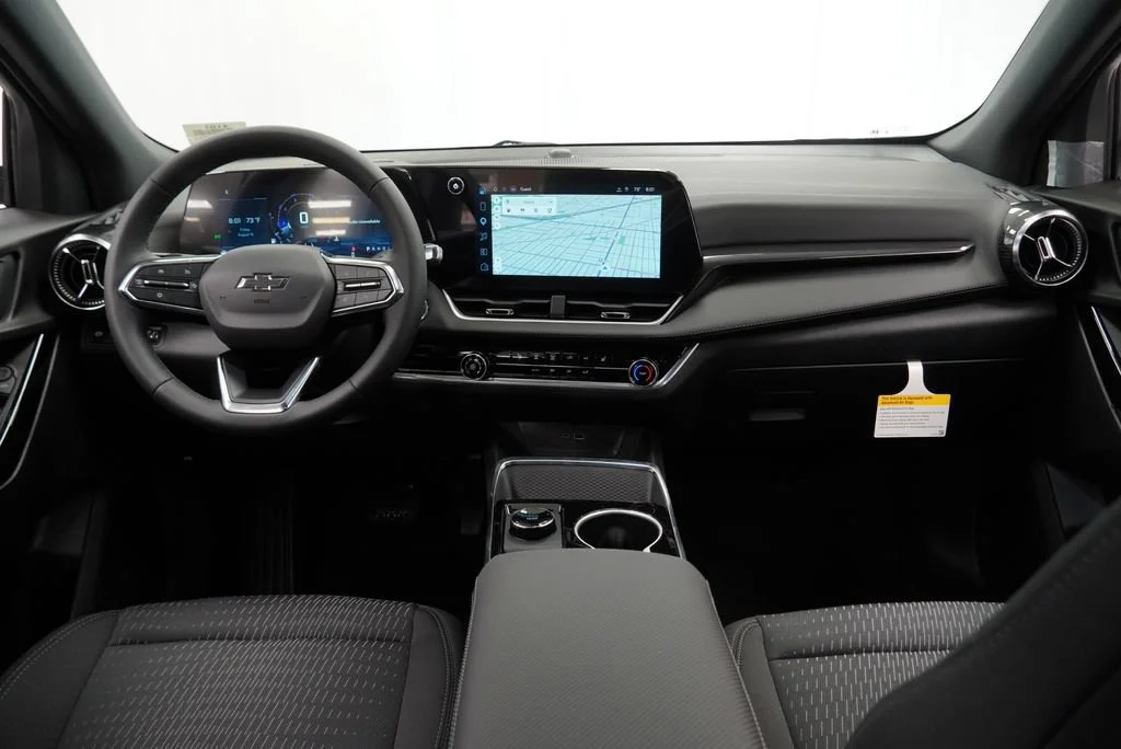 2027 Chevrolet Equinox LT - Photo 8