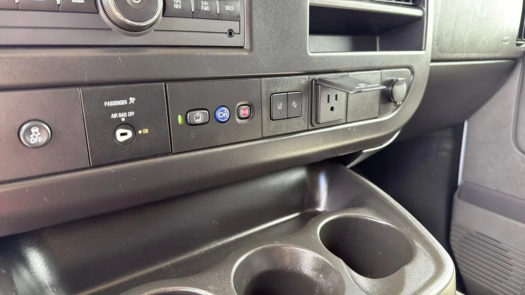 Used 2025 Summit White Chevrolet 1LT image 21
