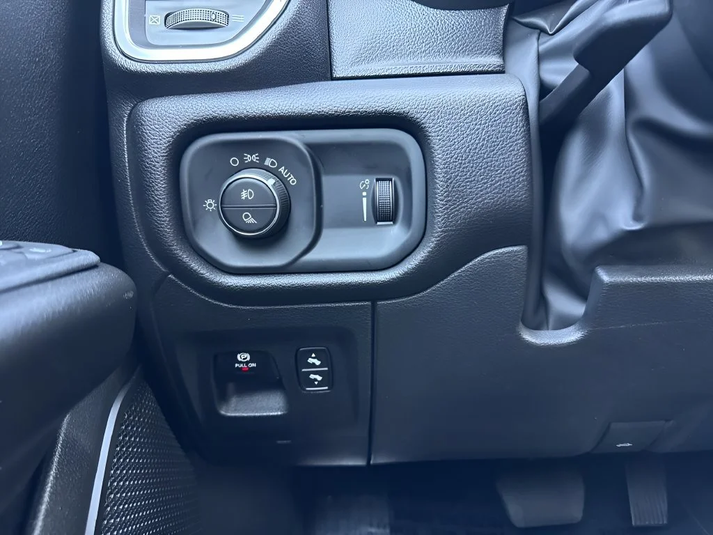 Used 2025  Ram Big Horn image 24