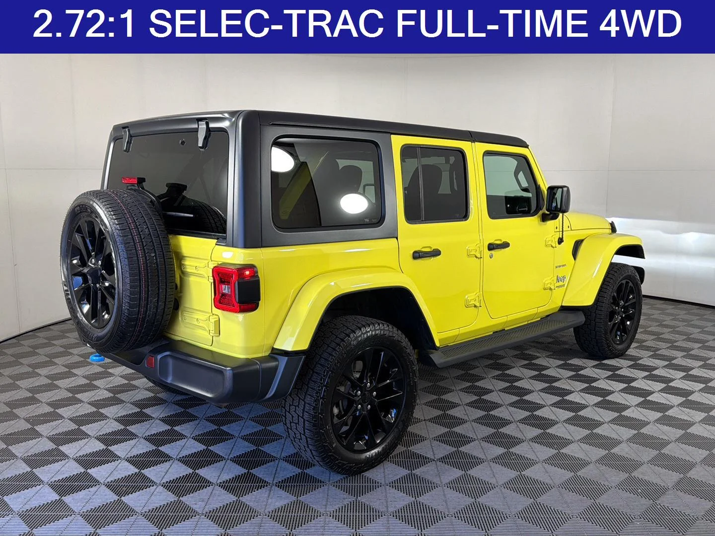 Used 2022 High Velocity Clearcoat Jeep Unlimited Sahara image 5