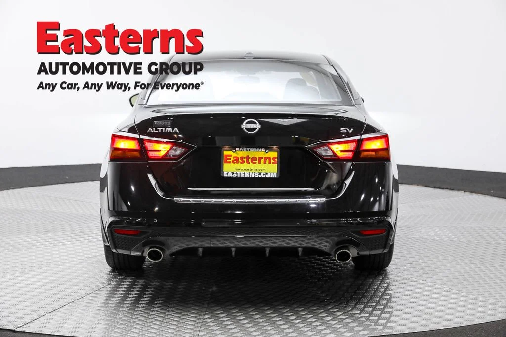 Used 2023 Black Nissan 2.5 SV image 6