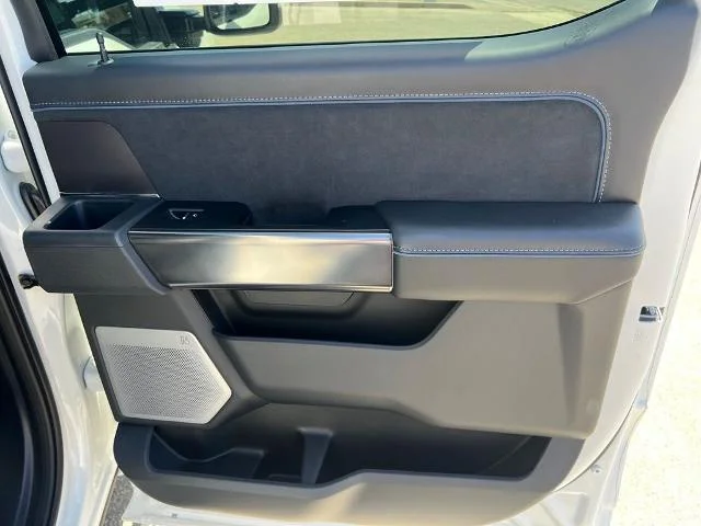 New 2026 Star White Metallic Tri-Coat Ford F-250® Platinum® image 55