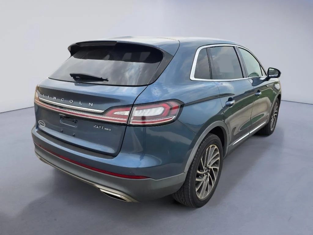 Used 2019 Blue Diamond Metallic Lincoln Reserve image 5