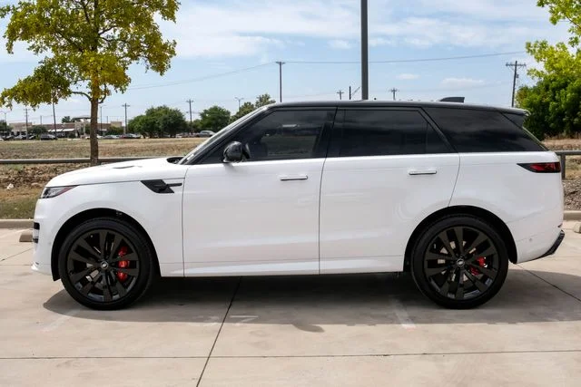 Used 2024  Land Rover Dynamic SE image 14
