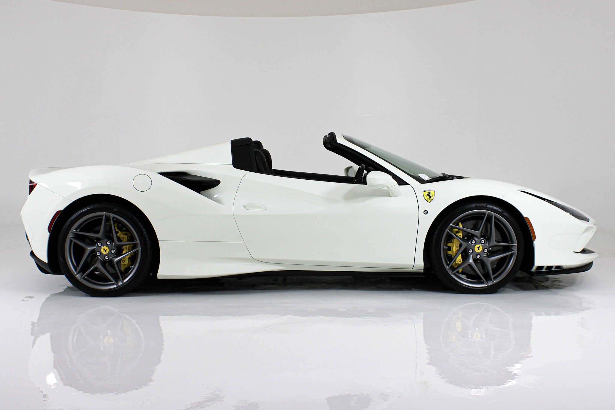 Used 2022 White Ferrari  image 14