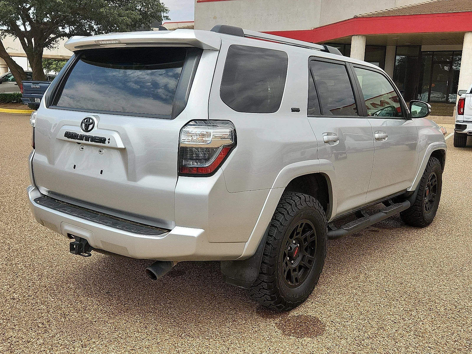 Used 2022 Silver Toyota SR5 Premium image 4