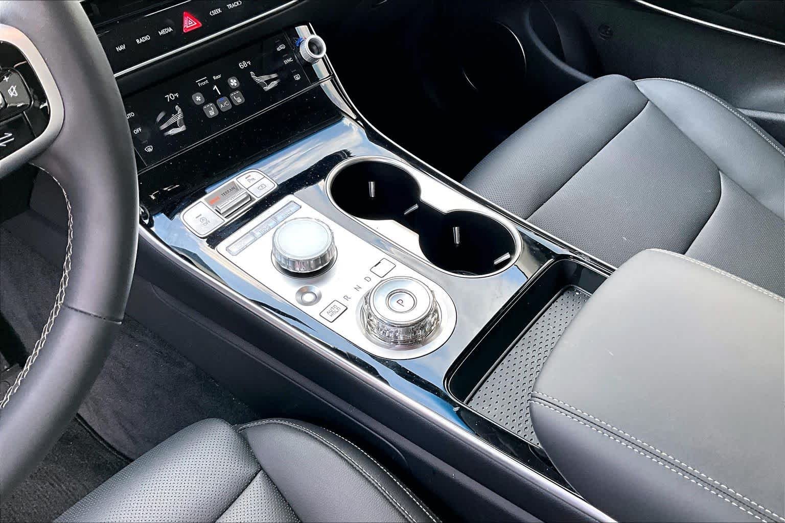 2026 GENESIS GV70 Standard - Photo 16