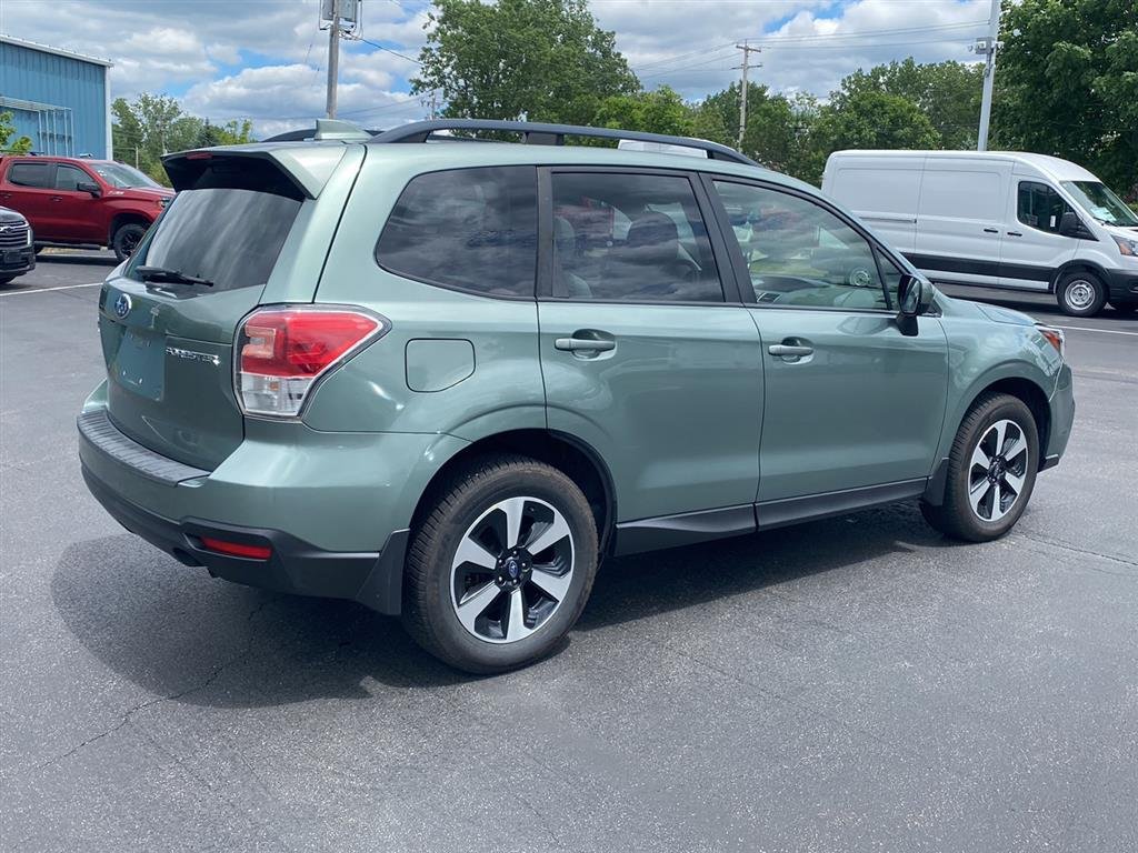Used 2018 Jasmine Green Metallic Subaru Premium image 11