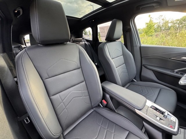 New 2026 Black Sapphire Metallic BMW xDrive28i image 28