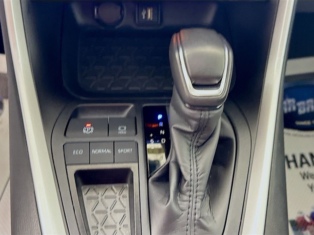 Used 2025 Wind Chill Pearl Toyota XLE Premium image 16