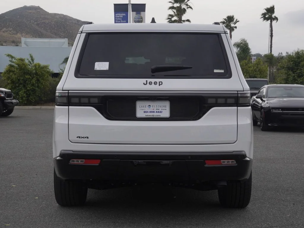New 2026 Bright White Clear-Coat Exterior Paint Jeep  image 4