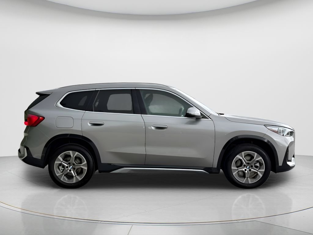 New 2026 Space Silver Metallic BMW xDrive28i image 4