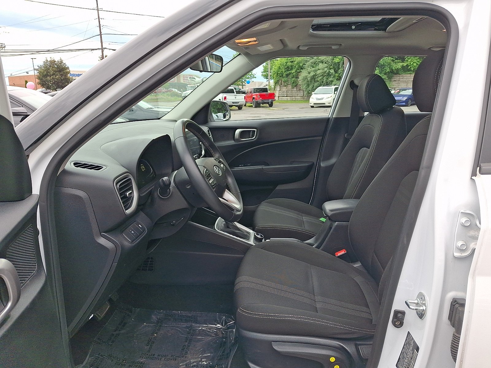 2024 Hyundai Venue SEL - Photo 13