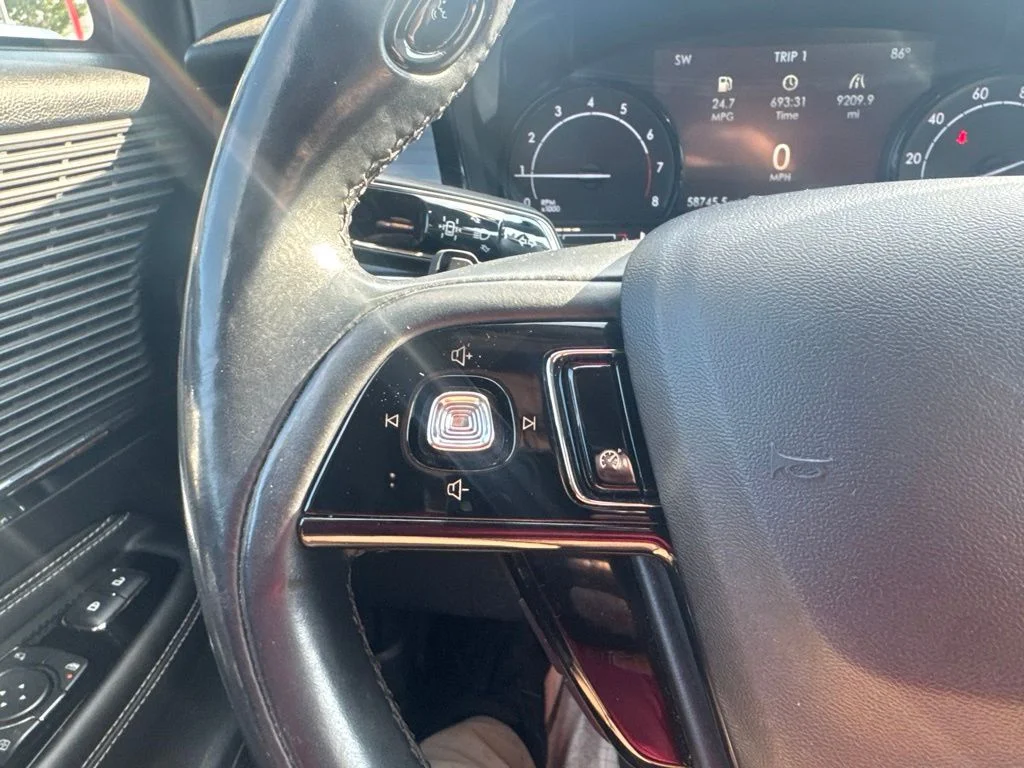 Used 2020 Silver Lincoln Standard image 17