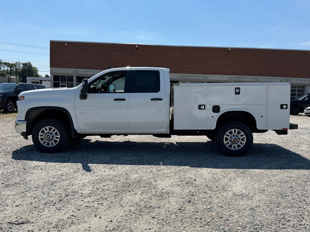 New 2026 Summit White Chevrolet WT image 7