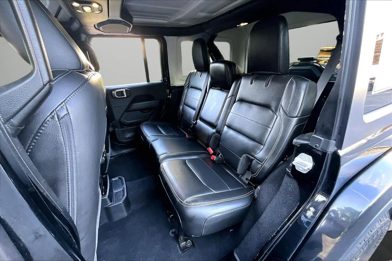 Used 2021 Black Jeep Sahara image 21