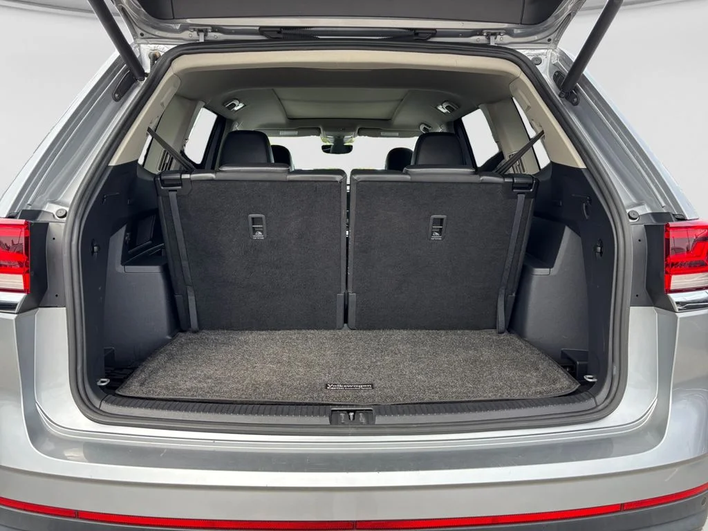 Used 2021 Silver Volkswagen SEL Premium image 19