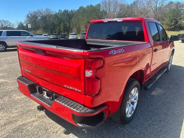 Used 2022 Red Chevrolet Custom image 6