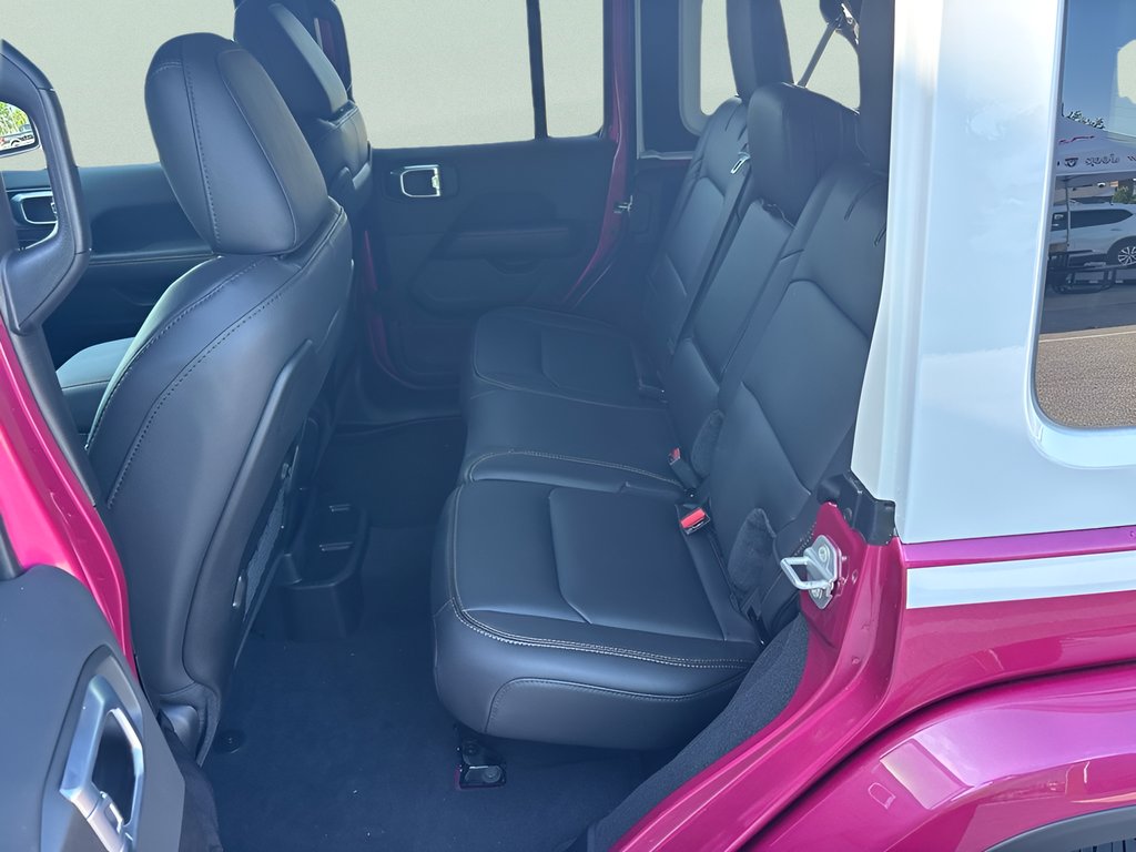New 2026 Tuscadero Pearl-Coat Exterior Paint Jeep Sahara image 10